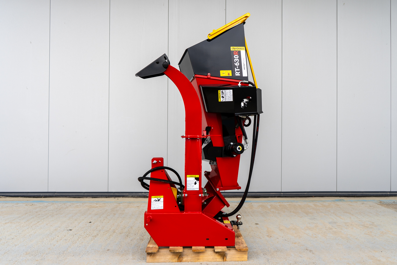 Broyeur de branches avec rouleau ameneur