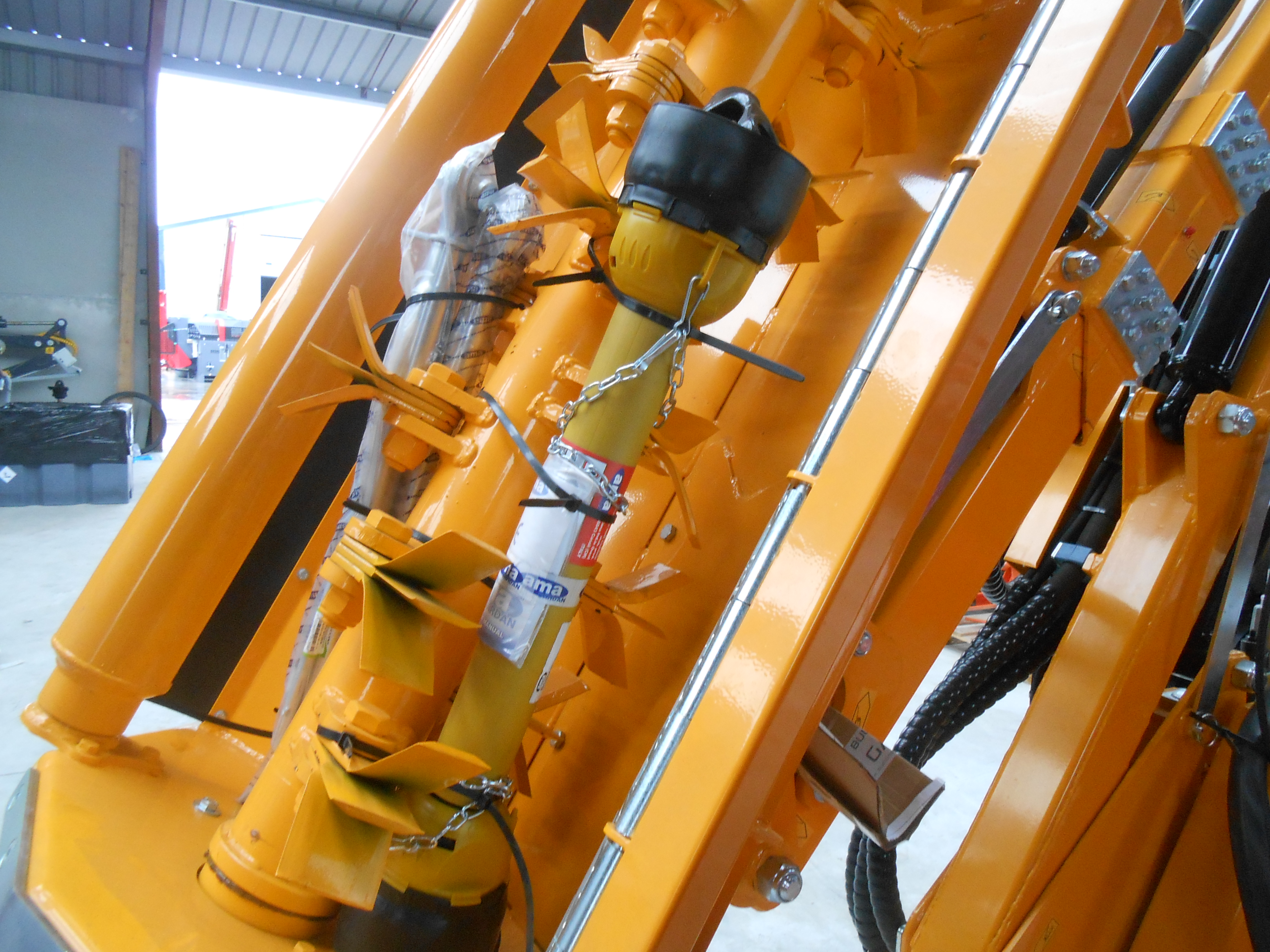 Débroussailleuse hydraulique DRAGON 660S pour tracteur de 100 à 140 Cv — vignette 3
